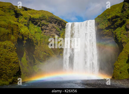 Skogafoss Wasserfall in der südlichen Region von Island Stockfoto