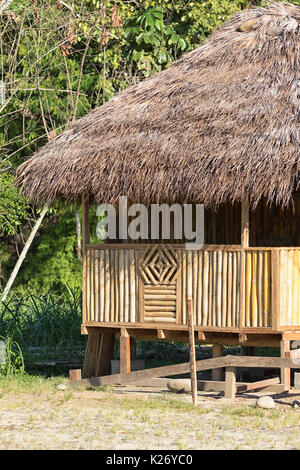 Juni 6, 2017 Misahualli, Ecuador: kleine Wohnung shack von Bambus im Amazonasgebiet gemacht Stockfoto