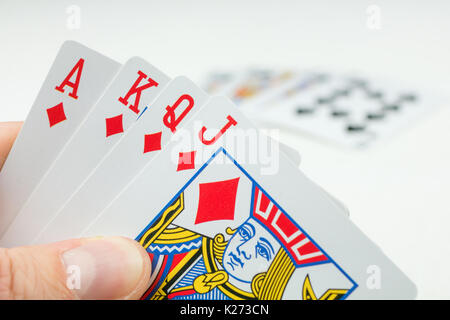 Die Karten im Poker. Eine Karte mehr - wird ein Royal Flush. Stockfoto