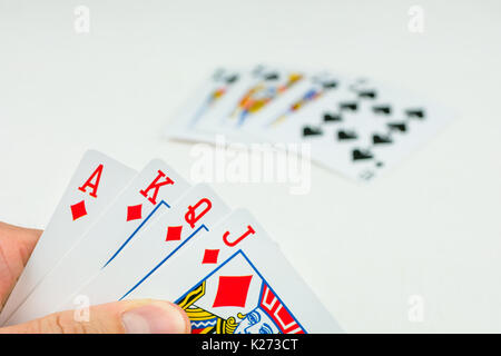 Die Karten im Poker. Eine Karte mehr - wird ein Royal Flush. Stockfoto