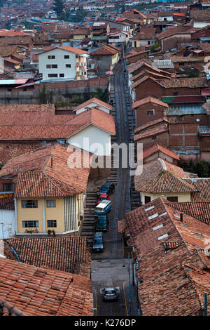 Engen steilen Gassen von Cusco, Peru, Südamerika Stockfoto