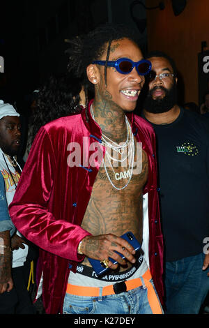 Wiz Khalifa und Freundin Izabela Guedes verlassen Warwick Nachtclub in Hollywood. Mit: Wiz Khalifa Wo: Hollywood, California, United States Wann: 27 Aug 2017 Quelle: WENN.com Stockfoto