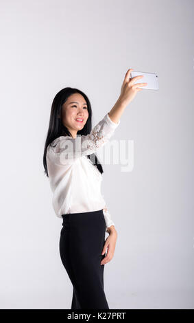 Eine junge Dame einen Self-service Foto aufzunehmen. Stockfoto