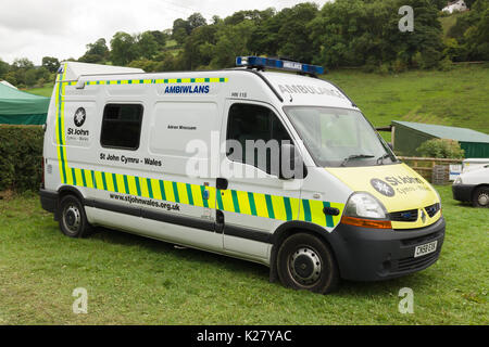 Saint John rettungswagens an einem Outdoor Event in Wales Saint John ist eine Wohltätigkeitsorganisation, die sich aus Freiwilligen medizinischen Personal, das erste Hilfe bei Veranstaltungen Stockfoto