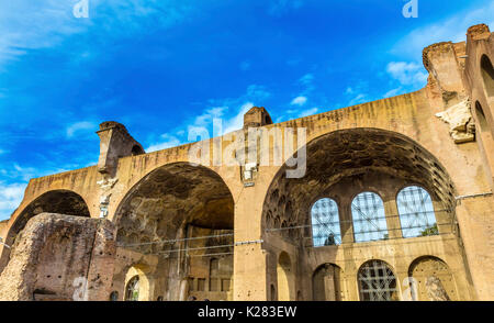 Basilika von Maxentius und Konstantin Forum Romanum, Rom, Italien. Basilika von Maxentius erstellt 308, fertig 312 von Konstantin nach dem Sieg über Maxentus Stockfoto