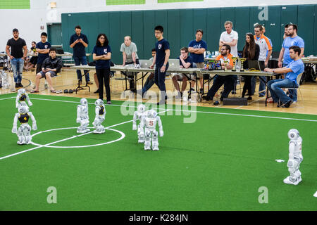 Miami Florida, University of Miami, RoboCup Open, Roboter, SoftBank Robotics NAO-Roboter, künstliche Intelligenz von KI, Schülerwettbewerb von Studenten, Autono Stockfoto