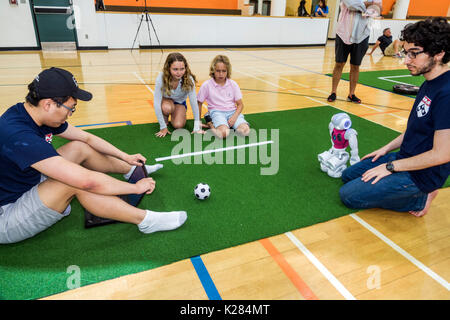 Miami Florida, University of Miami, RoboCup Open, Roboter, SoftBank Robotics NAO-Roboter, künstliche Intelligenz von KI, Schülerwettbewerb von Studenten, Autono Stockfoto