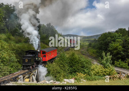 Dampfmaschine - zahnradbahn - Befugnisse bis zur Mount Washington in New Hampshire USA - White Mountain National Forest Stockfoto