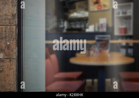 Coffee shop Glastür mockup. Leeren Raum auf Fenster für Logo hinzufügen Stockfoto