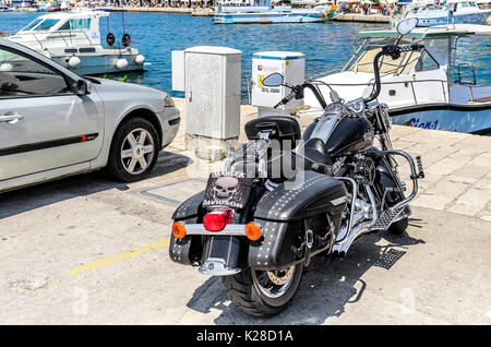 Motorrad Harley Davidson in der Port auf dem Parkplatz. Stockfoto