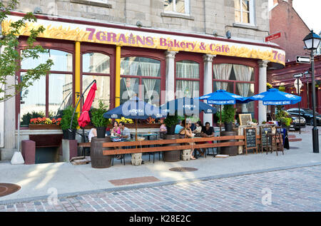 Café-Restaurants mit Terrassen in der historischen Stadt-Zentrum, Köln