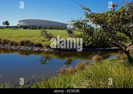 Green Point städtischen Park & Biodiversität Garten mit Kapstadt Stadion im Hintergrund, Kapstadt, Südafrika. Stockfoto