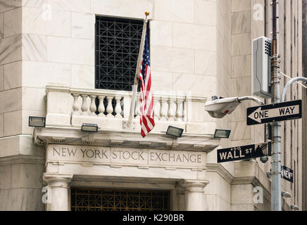 NEW YORK CITY, USA - ca. August 2015: New York Stock Exchange seite Eingang. Stockfoto