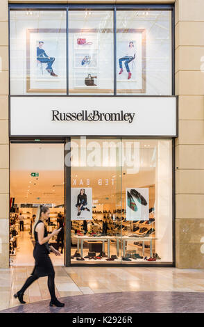 Russell & Bromley fußbekleidungeinzelhändler. Birmingham, West Midlands, England, GB, UK. Stockfoto