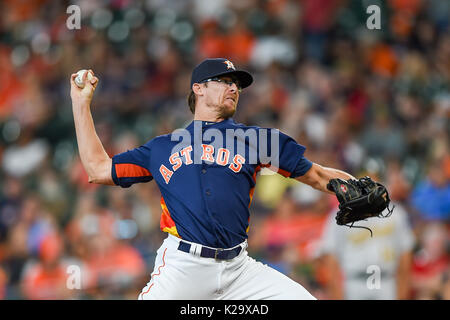 August 20, 2017: Houston Astros Entlastung Krug Tyler Clippard (19), die in Aktion bei einem Major League Baseball Spiel zwischen den Oakland Athletics und der Houston Astros im Minute Maid Park in Houston, TX. Chris Brown/CSM Stockfoto