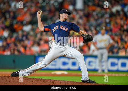 August 20, 2017: Houston Astros Entlastung Krug Tyler Clippard (19), die in Aktion bei einem Major League Baseball Spiel zwischen den Oakland Athletics und der Houston Astros im Minute Maid Park in Houston, TX. Chris Brown/CSM Stockfoto