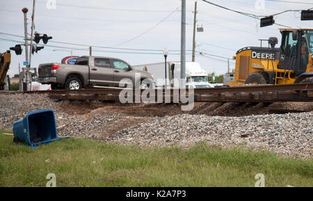 Größeren Raum Houston, Texas, USA. 30. August 2017: Eisenbahnschienen unbrauchbar sind aufgrund von Wasser Schäden durch den Hurrikan Harvey in Houston, TX. John Glaser/CSM. Credit: Cal Sport Media/Alamy leben Nachrichten Stockfoto