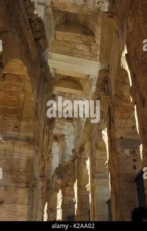 Blick auf die Bögen der Arles Amphitheater Stockfoto