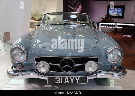 Mercedes-Benz 190SL Cabriolet (1958), Mercedes-Benz World, Brooklands, Weybridge, Surrey, England, Großbritannien, Großbritannien, Großbritannien, Großbritannien, Europa Stockfoto