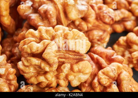 Extreme Nahaufnahme Bild von Walnüssen, geringe Tiefenschärfe. Stockfoto