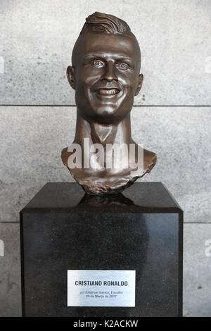 Eine allgemeine Ansicht der Cristiano Ronaldo Cristiano Ronaldo statue am internationalen Flughafen von Madeira Stockfoto