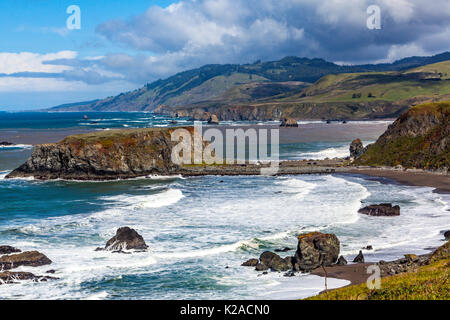 Die Kalifornien North Coast in Sonoma County entlang Scenic Highway 1 bei Ziege Rock State Beach, wo die russischen Fluss den Pazifischen Ozean trifft Stockfoto