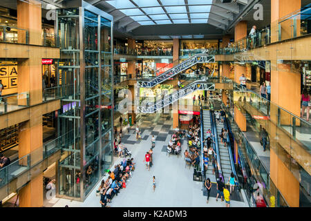 Illa Carlemany Shopping Mall, Andorra la Vella, Andorra Stockfoto