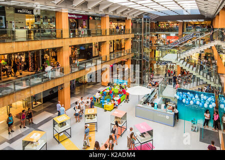 Illa Carlemany Shopping Mall, Andorra la Vella, Andorra Stockfoto