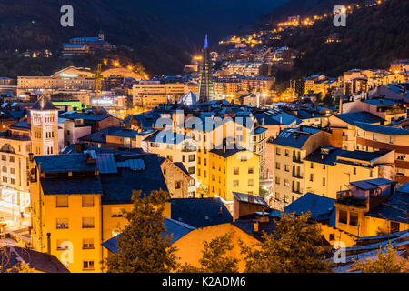 City Skyline bei Nacht, Andorra la Vella, Andorra Stockfoto