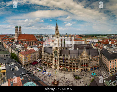 Die Skyline der Stadt mit der Frauenkirche und Neues Rathaus oder Neues Rathaus, München, Bayern, Deutschland Stockfoto