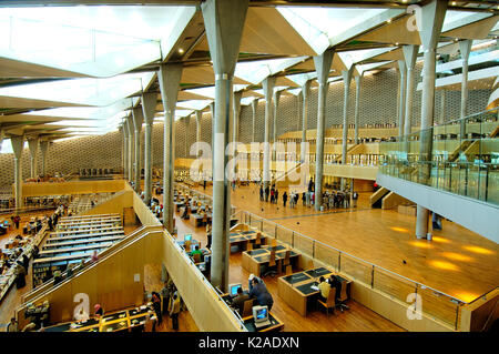 Der Biblioteca Alexandrina (die Bibliothek von Alexandria) wurde im Jahr 2002 abgeschlossen. Es steht in der Nähe der ursprünglichen großen Bibliothek von Alexandria. Ägypten Stockfoto