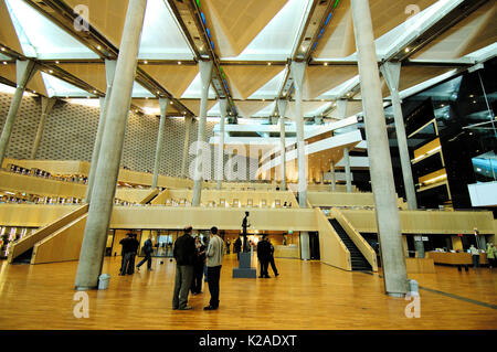 Der Biblioteca Alexandrina (die Bibliothek von Alexandria) wurde im Jahr 2002 abgeschlossen. Es steht in der Nähe der ursprünglichen großen Bibliothek von Alexandria. Ägypten Stockfoto