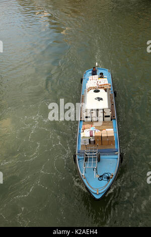 21. September 2015 - Alltag Boote auf den Kanälen von Venedig, Italien. Stockfoto