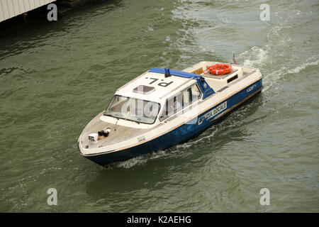 21. September 2015 - Alltag Boote auf den Kanälen von Venedig, Italien. Stockfoto