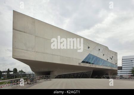 Wissenschaftszentrum Phaeno von Irakischen konzipiert - geborene britische Architektin Zaha Hadid in Wolfsburg, Niedersachsen, Deutschland. Stockfoto