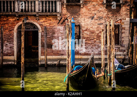 Verwitterte Fassade in Venedig, Italien Stockfoto