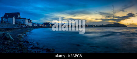 Sonnenuntergang am Strand von Havre-Aubert auf Magdalen Islands, Quebec - - - coucher du soleil sur la Rive de Havre-Aubert aux Îles-de-la-Madeleine, Québec Stockfoto