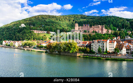 Reisen in Deutschland - schöne mittelalterliche Stadt Heidelberg. Panoramaaussicht Stockfoto