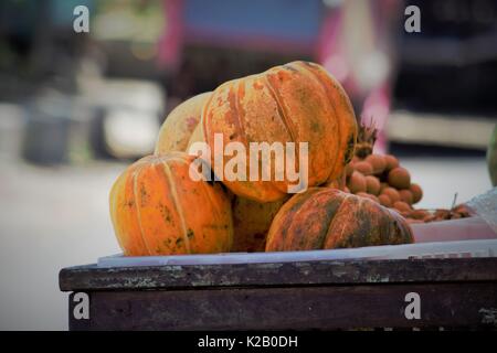 Früchte in der tradisonal Markt, Malang Indonesien Stockfoto