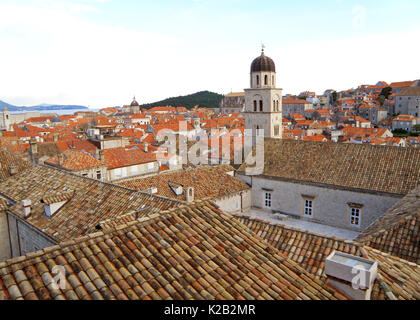 Altstadt von Dubrovnik mit dem Franziskaner Kirche Kirchturm, Kroatien Stockfoto