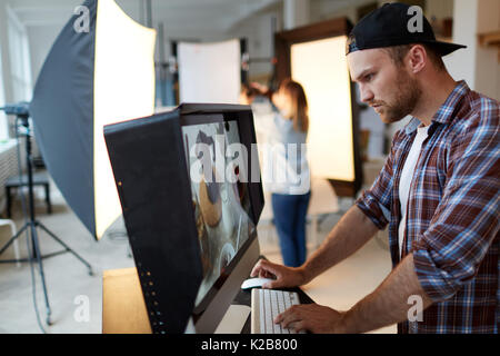 Schöner Essen Designer Fokus auf der Arbeit Stockfoto