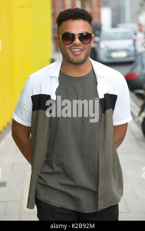 Nathan Henry aus der Cast von Geordie Ufer besucht einen Fotoauftrag außerhalb der MTV-Studios, London, vor der ersten Episode von Jahreszeit 15, die heute Abend ausgestrahlt wird. Stockfoto