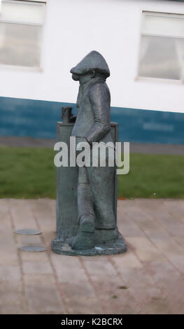 Andy Capp Zeichentrickfigur durch Reg Smythe Bronzestatue erstellt auf der Landspitze Hartlepool, England Großbritannien Stockfoto