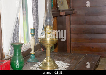 Vintage Petroleum Lampe in Gypsy Caravan Stockfoto