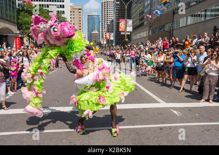 Montreal, 20. August 2017: Königin in Montreal Gay Pride Parade ziehen Stockfoto