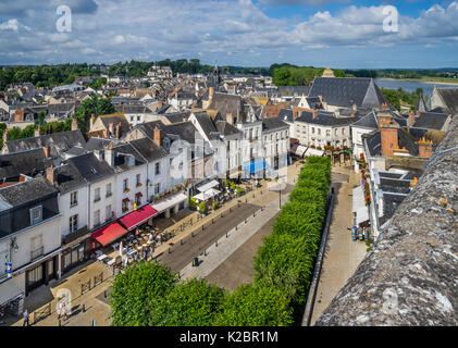 Frankreich, Center-Val de Loire, Amboise, Place Michel Debré, Blick auf die Stadt von den Zinnen der Königlichen Schloss Château d'Amboise Stockfoto