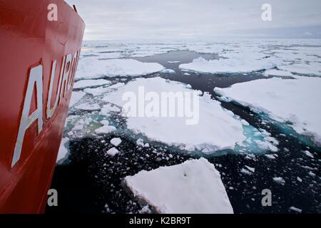 Abstrakte Sicht der Bug des Eisbrechers "Aurora Australis" in der Antarktis. Alle nicht-redaktionelle Verwendungen muß einzeln beendet werden. Stockfoto