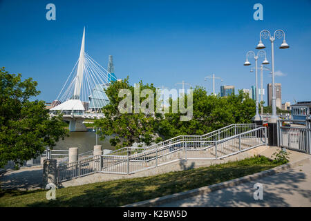 Die provencher Bridge und die Skyline der Stadt von Winnipeg, Manitoba, Kanada. Stockfoto