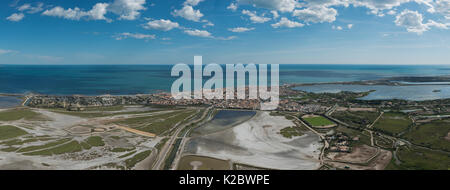 Luftaufnahme von Saintes Maries de la Mer, Camargue, Frankreich, Juli. Stockfoto