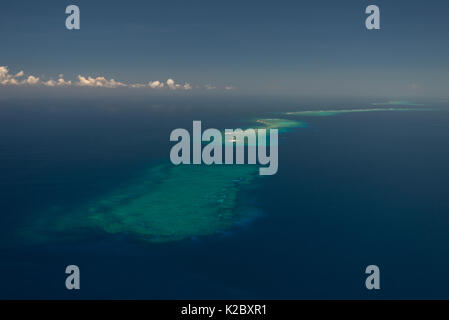 Luftaufnahme von versteckten Riff zwischen Yasawa und Vanua Levu Great Sea Reef, Western Division, Fidschi. Dezember 2013. Stockfoto